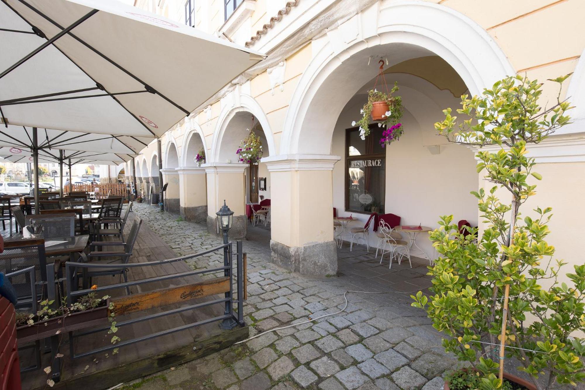 Hotel U Cerneho Orla Telč Exterior foto