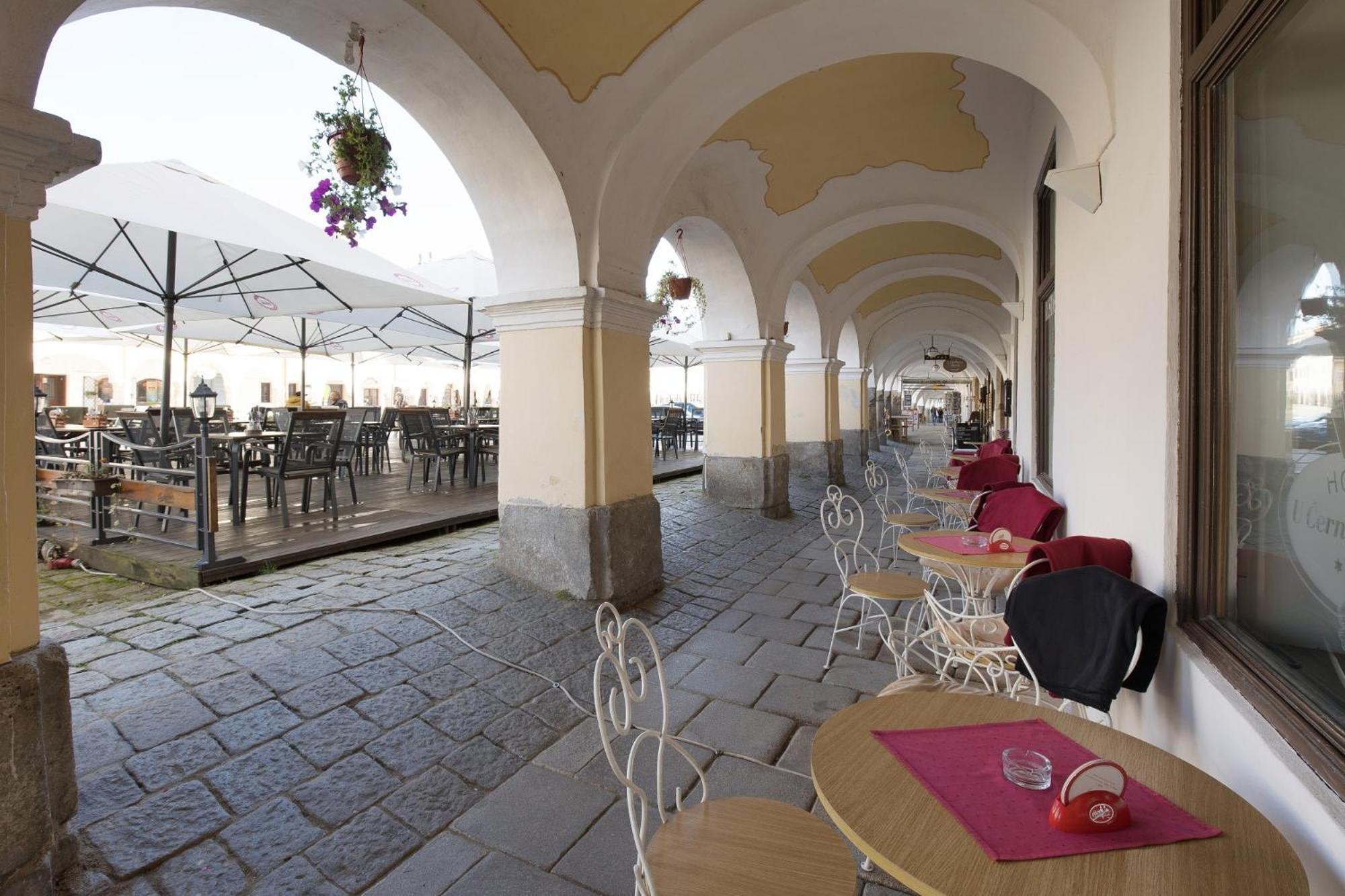 Hotel U Cerneho Orla Telč Exterior foto